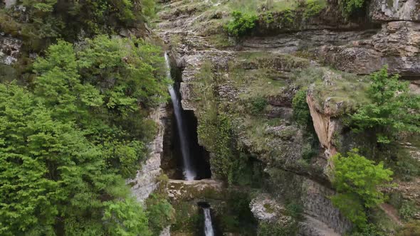 natural landscape of Pashtures waterfalls.