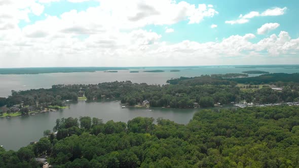 A boat traveling on the lake in Columbia, South Carolina.