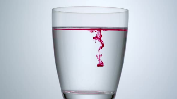 Ink drop into water, Slow Motion alt