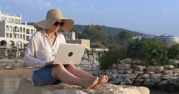 Working Woman on Sea Air