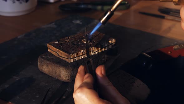 Goldsmith crafting ring by burner