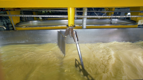 Double Set of Stirrers Works on Mixing Milk