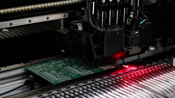 Automated Electronic Circuit Board Production alt