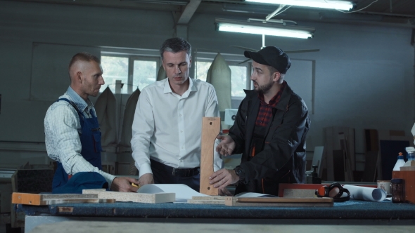 Foreman Explaining Product To Workers alt