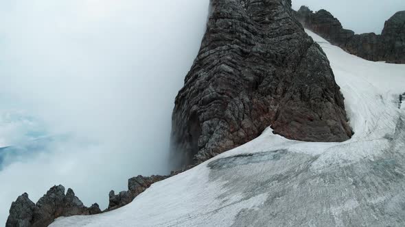 Dachstein Gletscher Berge Austria Drohne Nebel