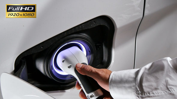 Connecting the Charger Plug of an Electric Hybrid Car