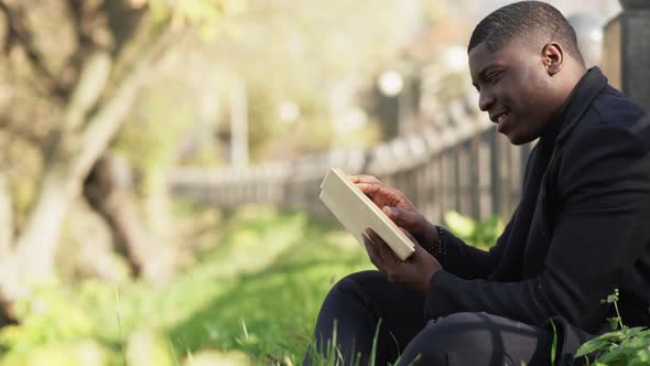 Reading Relaxing Book Leisure Happy Man Lawn Park