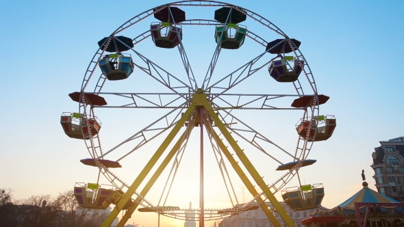 Children's Ferris Wheel with Cabs and Umbrellas alt