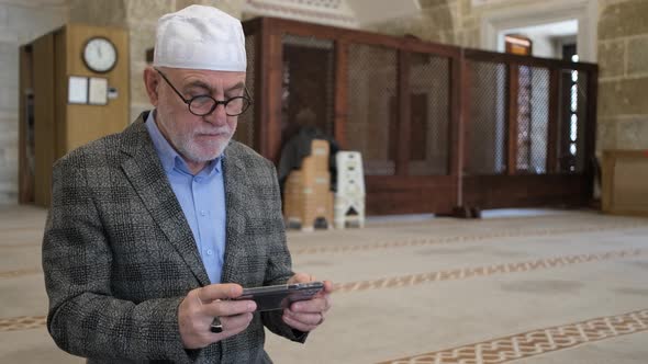 Praying On Digital Quran