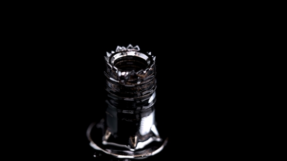 Ferromagnetic Fluid Creates Amazing Drawings in a Magnetic Field alt