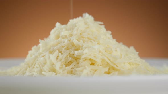 Sprinkle grated parmesan cheese and rotation, close-up
