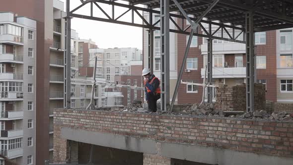 The civil engineer manages the construction process and gives the command by radio walkie-talkie.