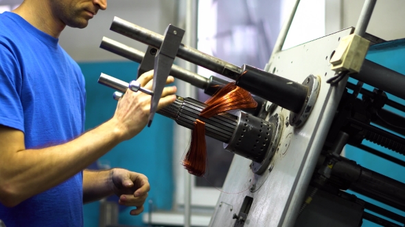 Shooting a Man Who Threaded the Wire Into the Detail Using the Mechanical Device