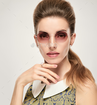 an, Trendy Sunglasses. Studio Portrait Glamour Model in Spring Summer Outfit. Luxury fashion Style