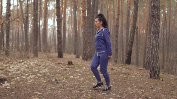 Pretty Brunette in Sportswear Makes Lunges and Training Her Legs on Nature