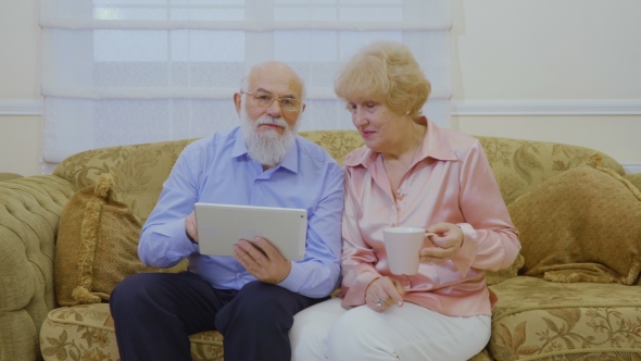 Senior Couple Teach To Use Digital Tablet