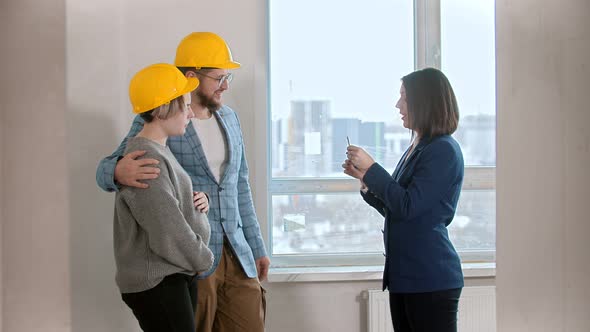 A Real Estate Agent Gives the Keys To Apartment To a Young Family