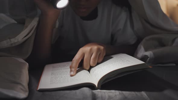 Tween Reading Book with Flashlight alt