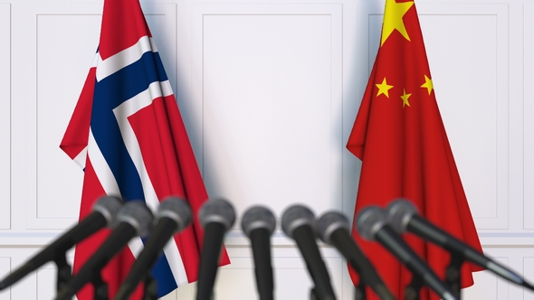 Flags of Norway and China at International Press Conference alt