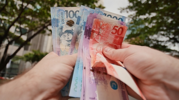 The Man Recounts the Filipino Money Bills