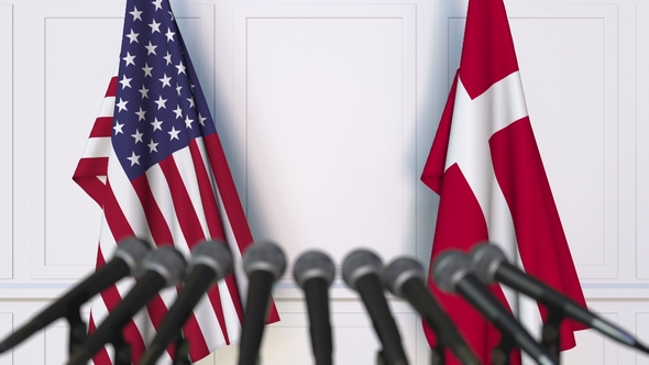 Flags of the USA and Denmark at International Press Conference alt