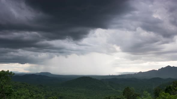 Thunderstorms on the horizon Time lapse Giant storms.