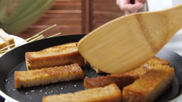 Cook Fry Bread Toast in Oil