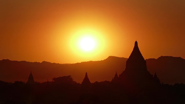 Silhouette of Temples in Bagan at Sunset, Myanmar alt