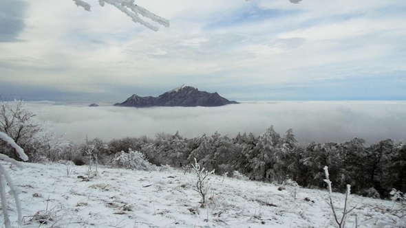 of Cloud Mass Flow Through a Wide Mountain Valley