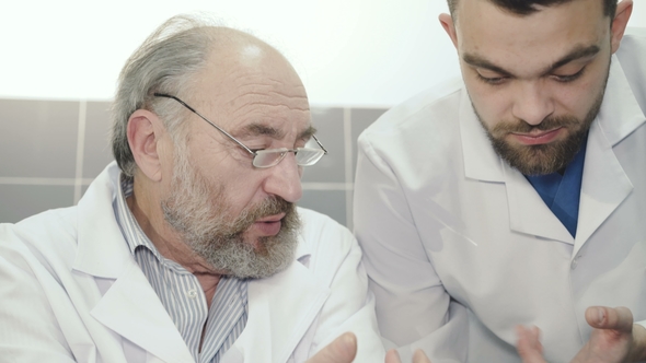 Doctors Discuss the Patient's Diagnosis