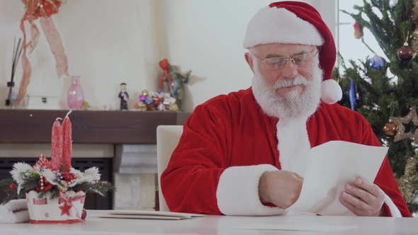 Santa Claus Read Letters From Children