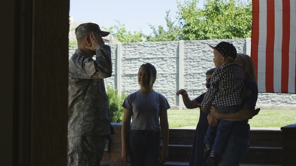 Family Sending Soldier Off To Army