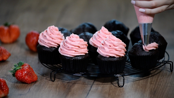 Chocolate Cupcakes with Fresh Strawberries
