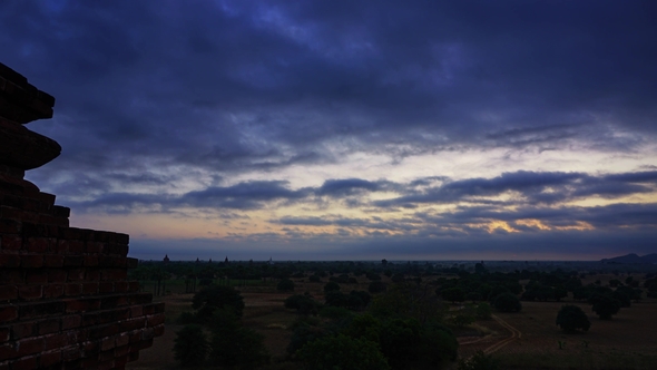 Temples in Bagan at Sunsrise, Myanmar, alt