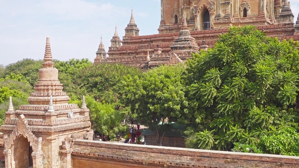 Htilominlo Pagoda (Paya) in Bagan, Tilt View alt