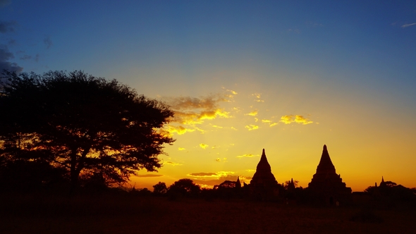 Silhouette of Temples in Bagan at Sunset alt