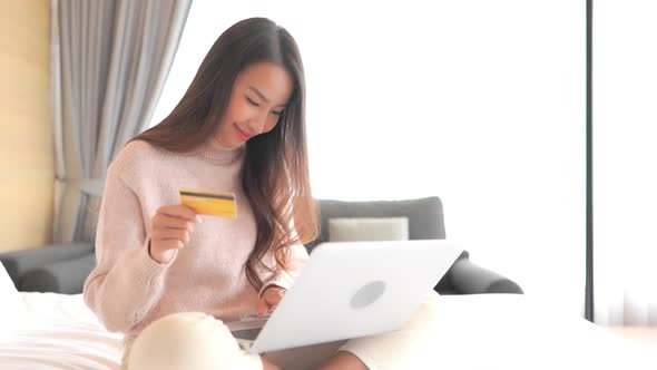 Woman use credit card for online shopping