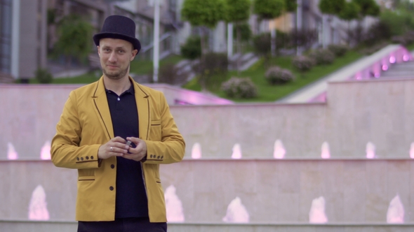 Illusionist Throws Playing Cards Into Mime