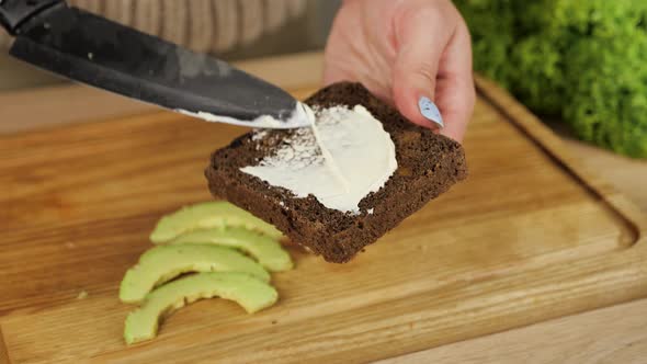 Cooking Avocado Sandwiches