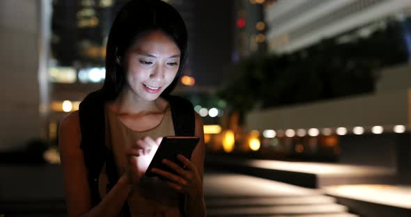 Asian woman use of cellphone in the city