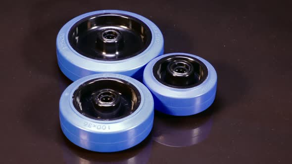 Rubber Wheels Rotation Blue Three Wheels 