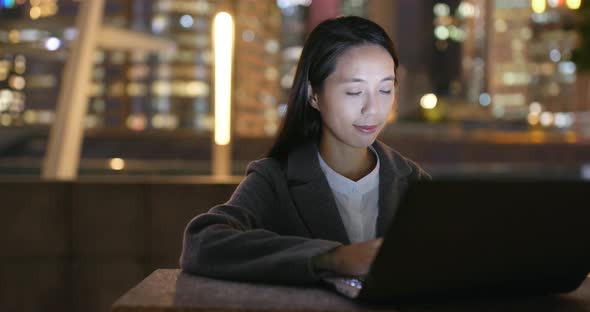 Businesswoman use of notebook computer at night