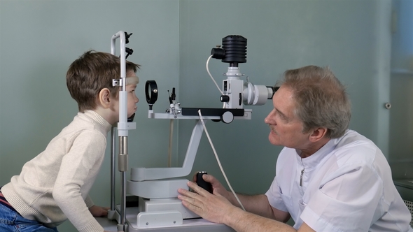 Optometrist Check Child Eye