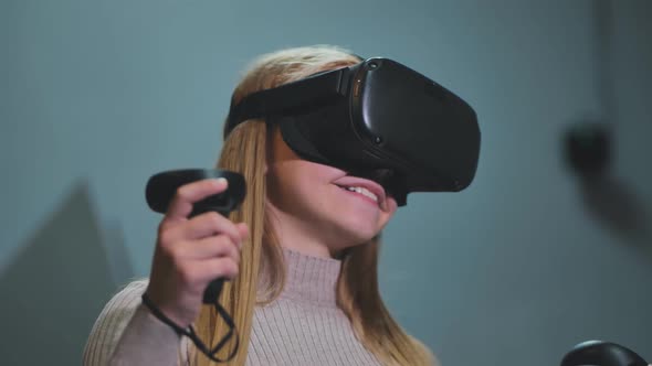 The Girl Plays Virtual Reality Games in the Club