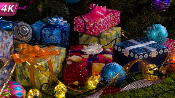 Festive Mood On The Eve Of Christmas alt