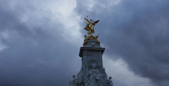 Queen Victoria Monument Time Lapse 