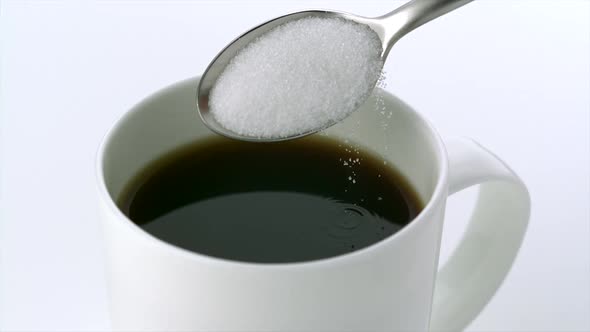 Pouring sugar into coffee, Slow Motion