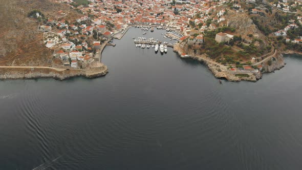 Wide Tilt Shot of Hydra