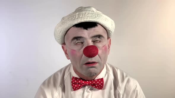 Emoji Clown. A clown mime makes fun of what he hears by nodding. (Closeup shot size)