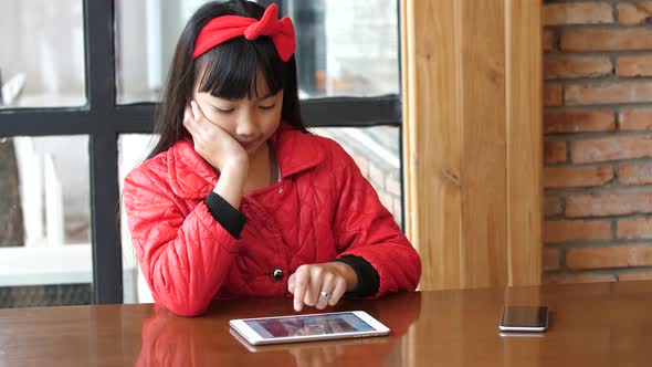 Child Using Tablet alt